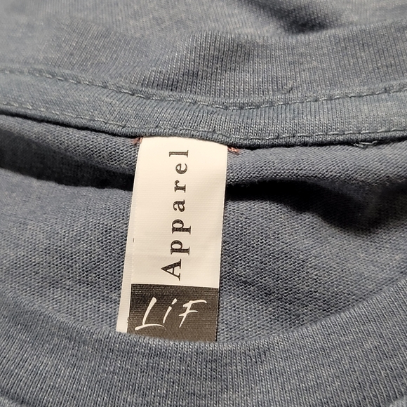 Dusty Blue Tee 🇺🇸 "Home of the FREE, because of the Brave" Size Small ❤️🤍💙 - Picture 4 of 6